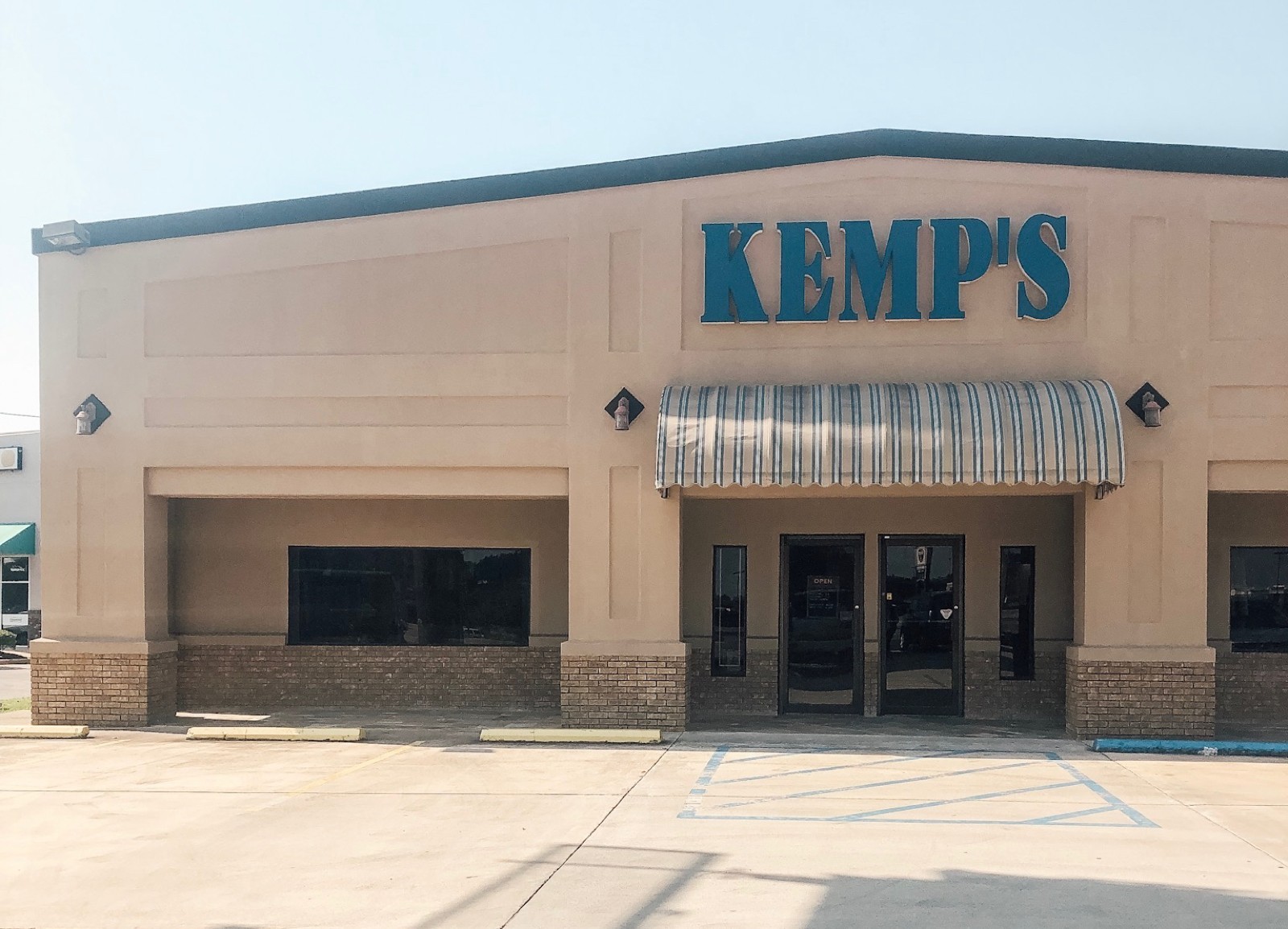 Kemps | Dalton Wholesale Floors